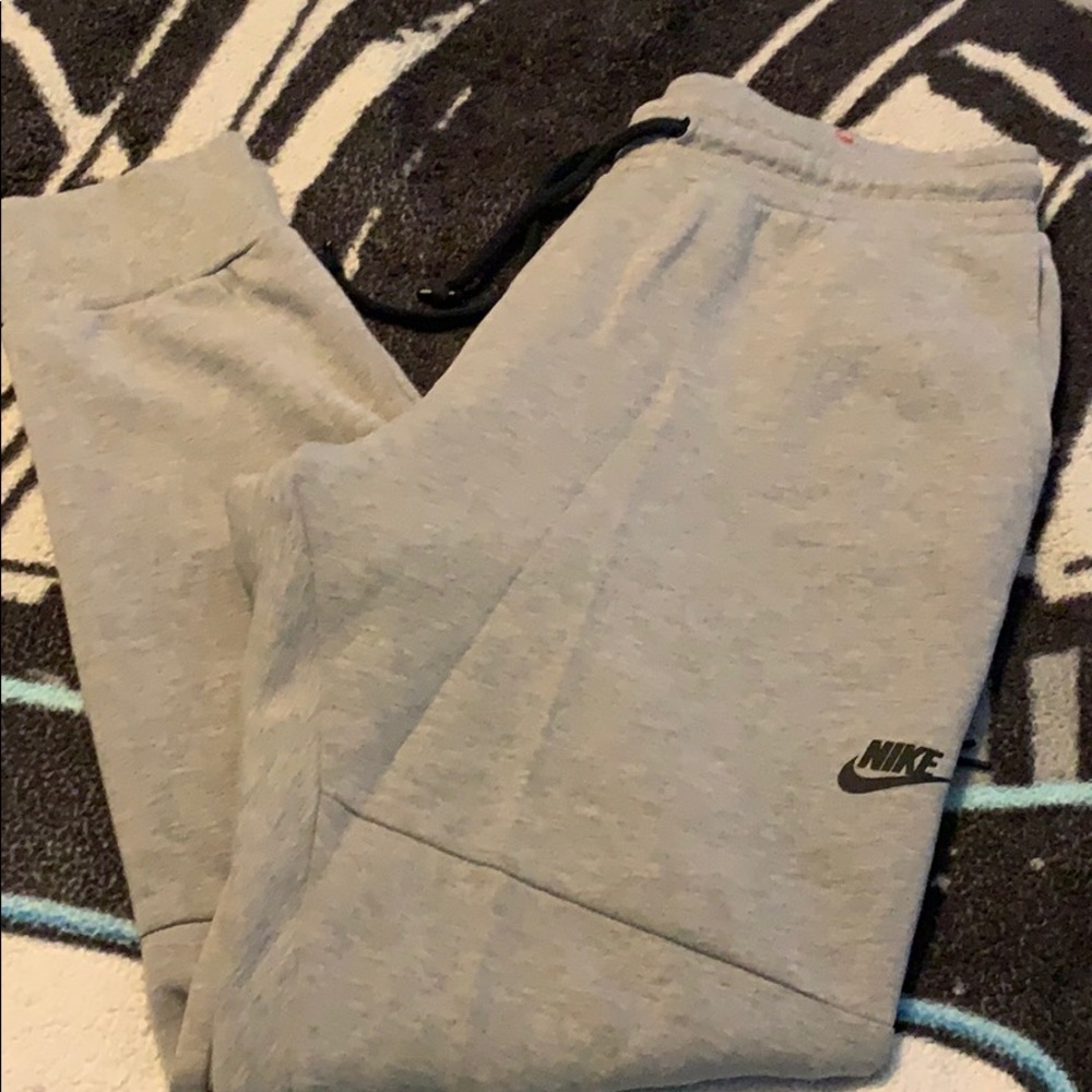 Nike men joggers gray size large only one twice